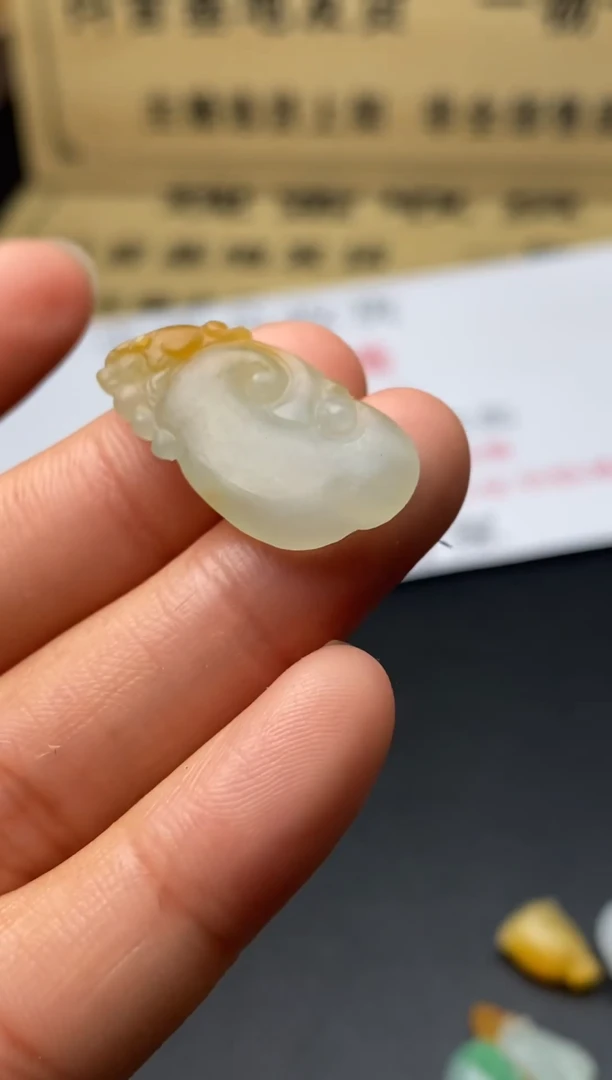 定制翡翠未镶嵌翡翠毛货~