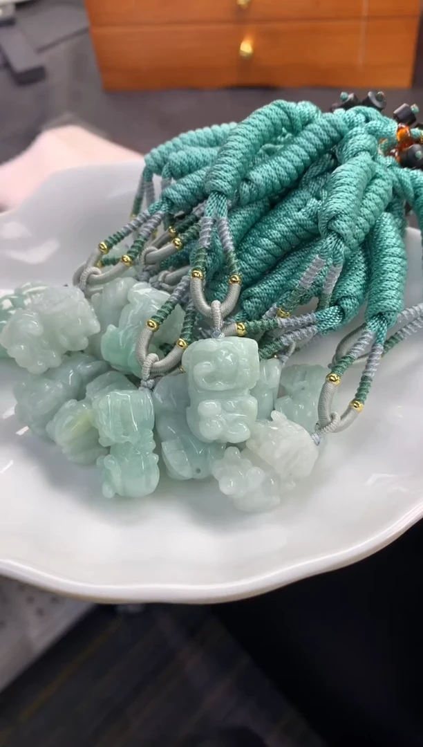 吊坠(赠链)未镶嵌翡翠FC501 翡翠貔貅 多样性发其一