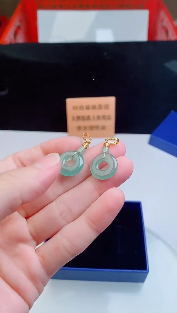 颈饰未镶嵌翡翠   ·