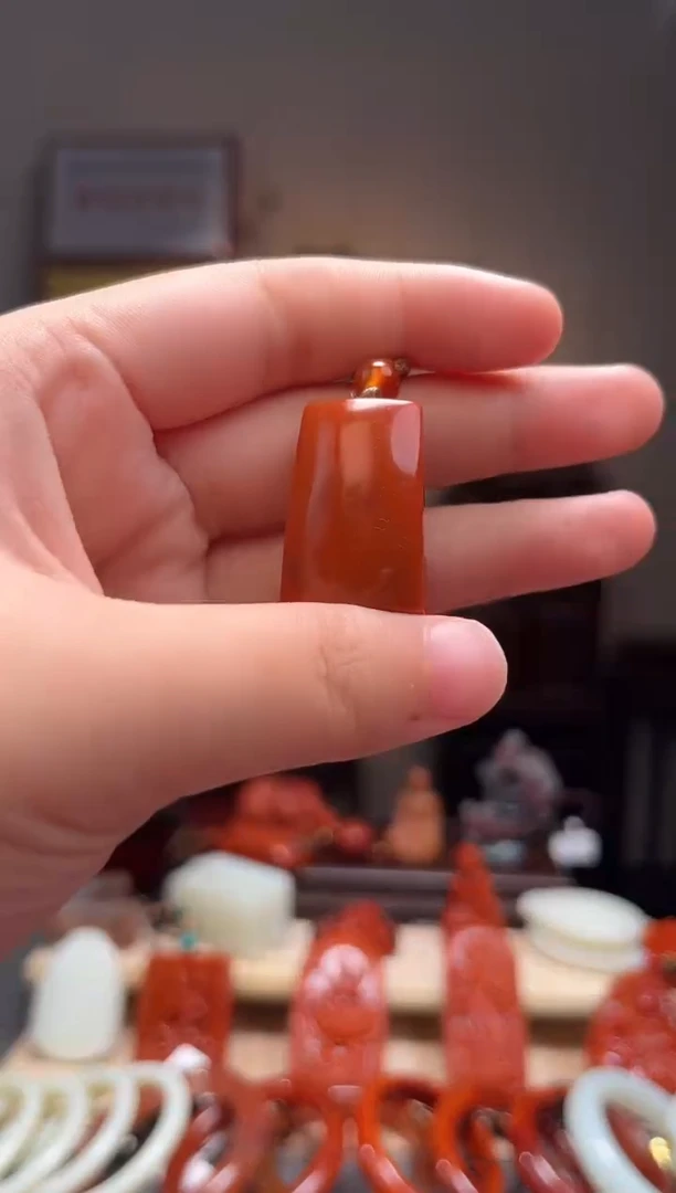 颈饰未镶嵌南红玛瑙吊坠