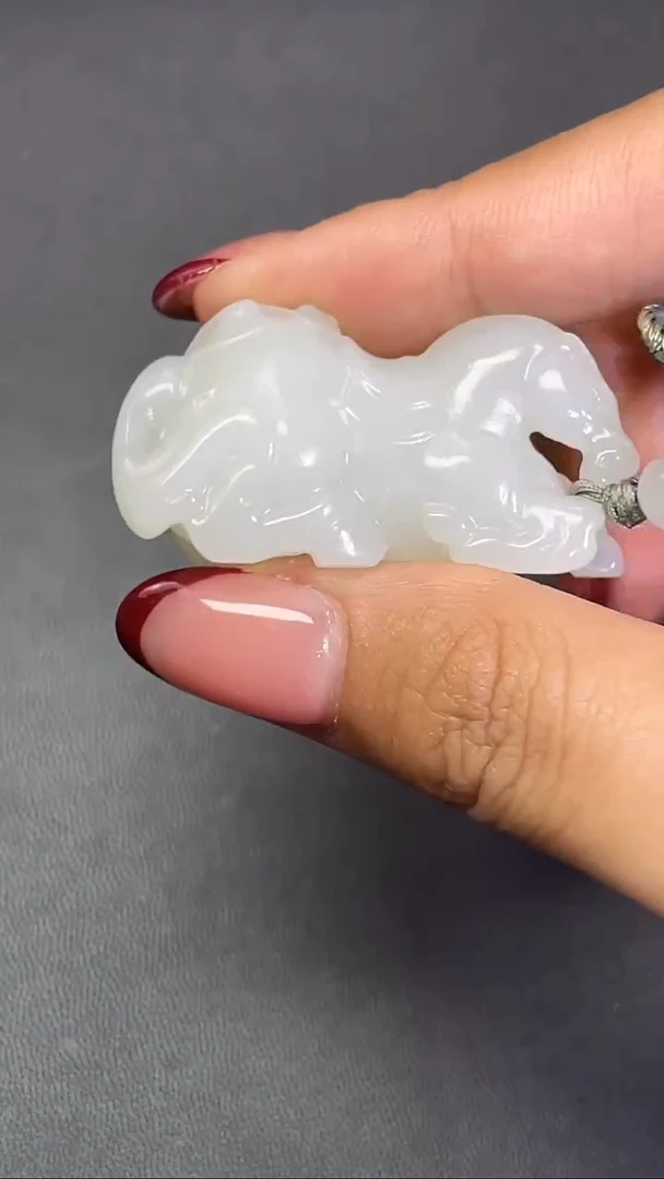 颈饰未镶嵌和田玉710031#和田玉随型精雕马上封侯吊坠多人