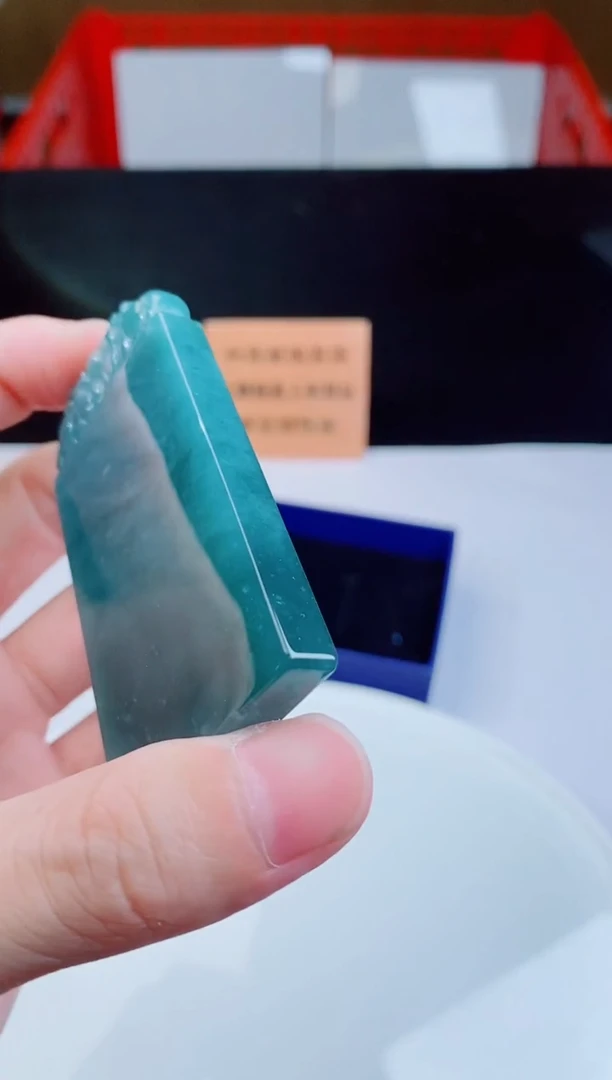 颈饰未镶嵌翡翠   ·
