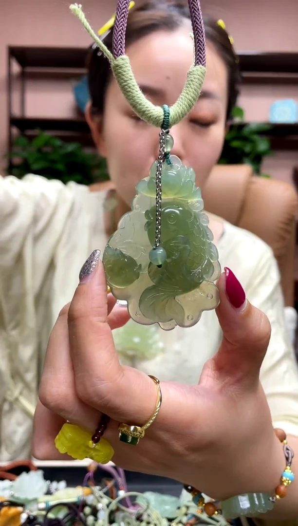 岫玉未镶嵌吊坠·