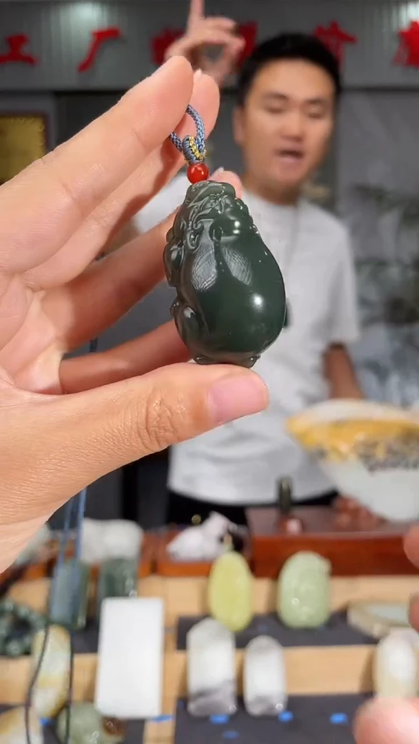 和田玉未镶嵌颈饰1