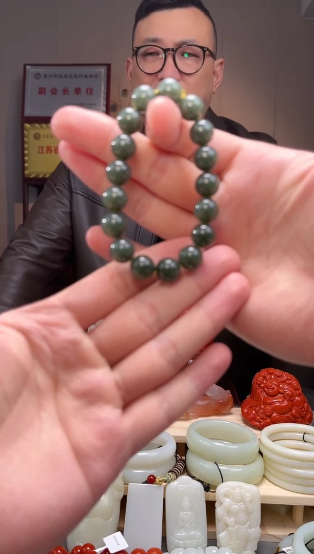 颈饰未镶嵌和田玉手串