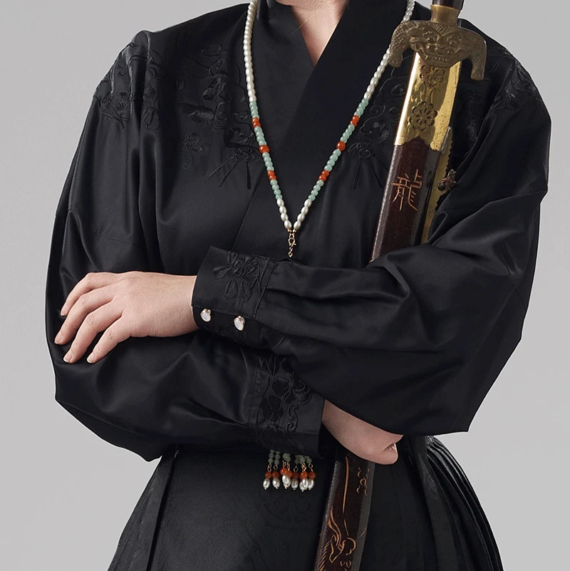 2025春季年V领对襟云间月百搭刺绣上衣飞机袖复古女交领衬衫黑色