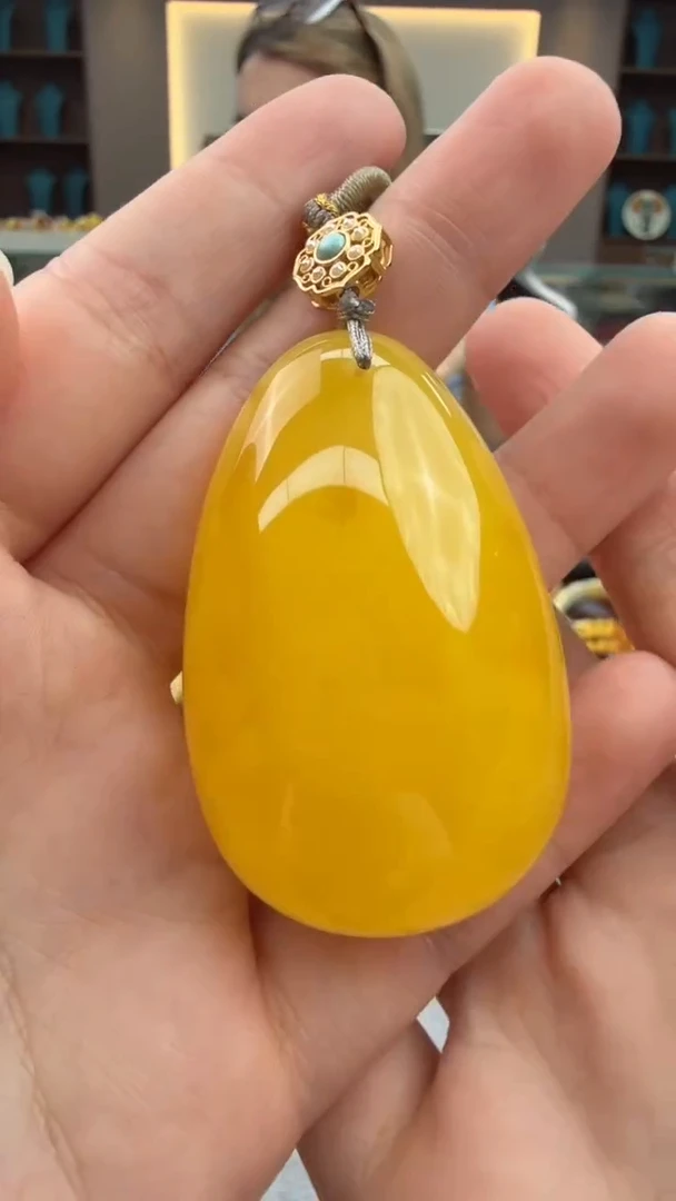 琥珀颈饰未镶嵌373秒拍号 假一罚三