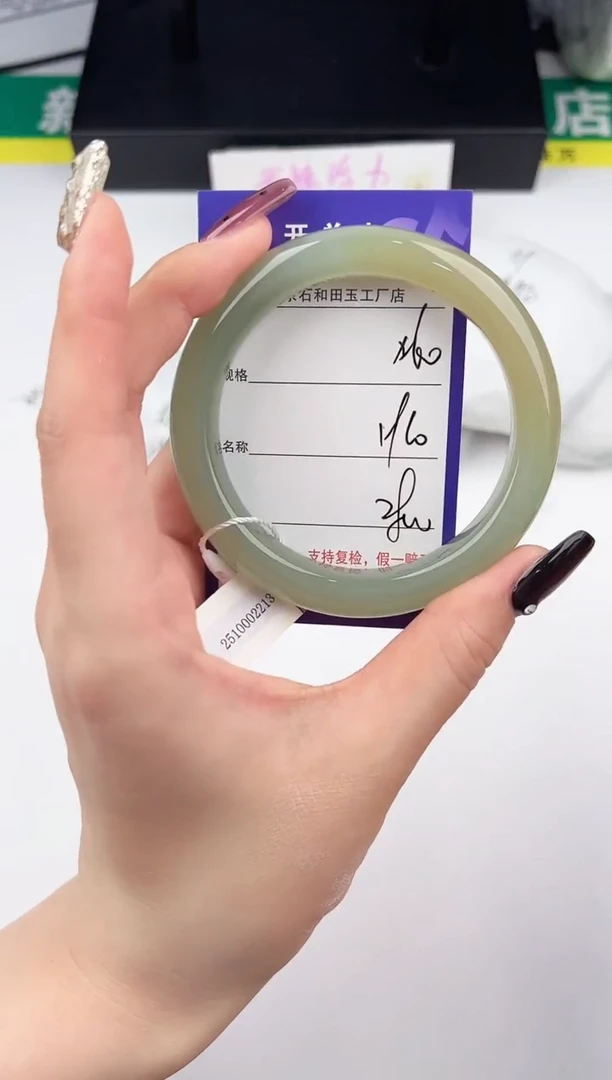 未镶嵌手镯和田玉60颜色微差无瑕疵