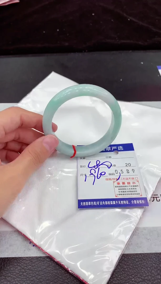 翡翠手镯未镶嵌1111111111111111