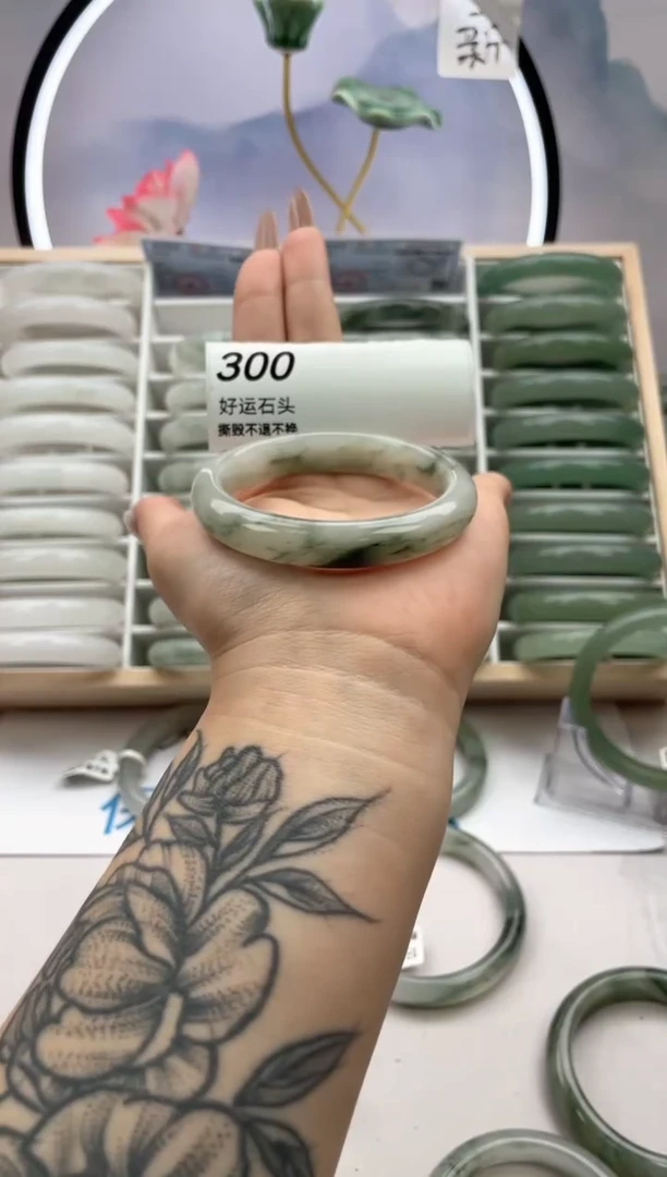 未镶嵌手镯石英质玉300