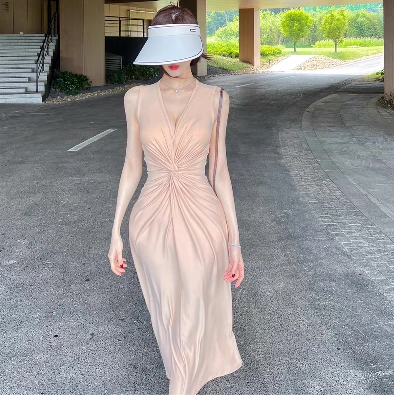 气质名媛无袖连衣裙长款深V女神范收腰显瘦无袖纽扣背心吊带长裙