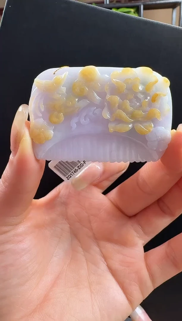 颈饰未镶嵌翡翠梳子