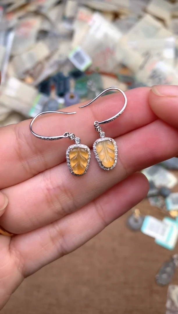 18K金镶嵌挂件翡翠  —