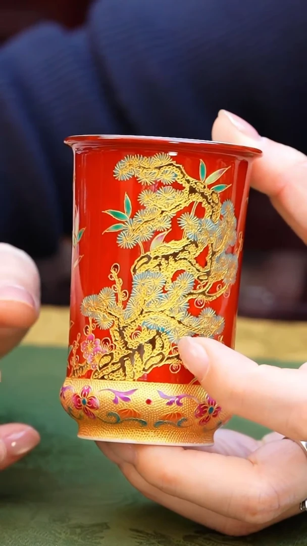 矾红地岁寒三友直筒杯