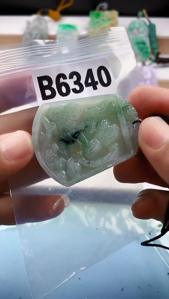 翡翠未镶嵌颈饰天然翡翠吊坠挂件