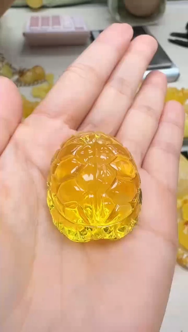 未镶嵌琥珀裸石如图