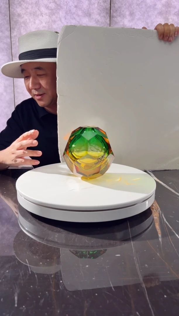 摆件商****商璨石美学祖母绿琥珀金球形刻面香薰瓶