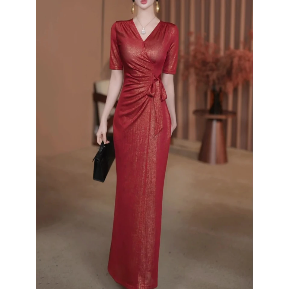 高端洋气V领修身连衣裙女2025秋季新款优雅气质收腰显瘦喜庆长裙