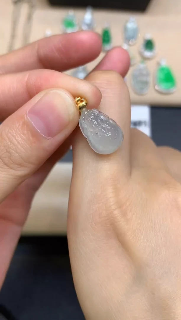 颈饰18K金镶嵌翡翠貔貅【无服务费