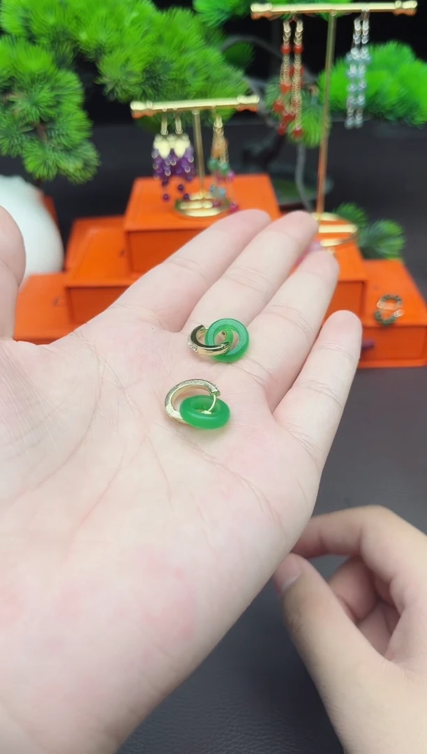 石英质玉（非洲翠）银S925镶嵌耳饰绿耳扣