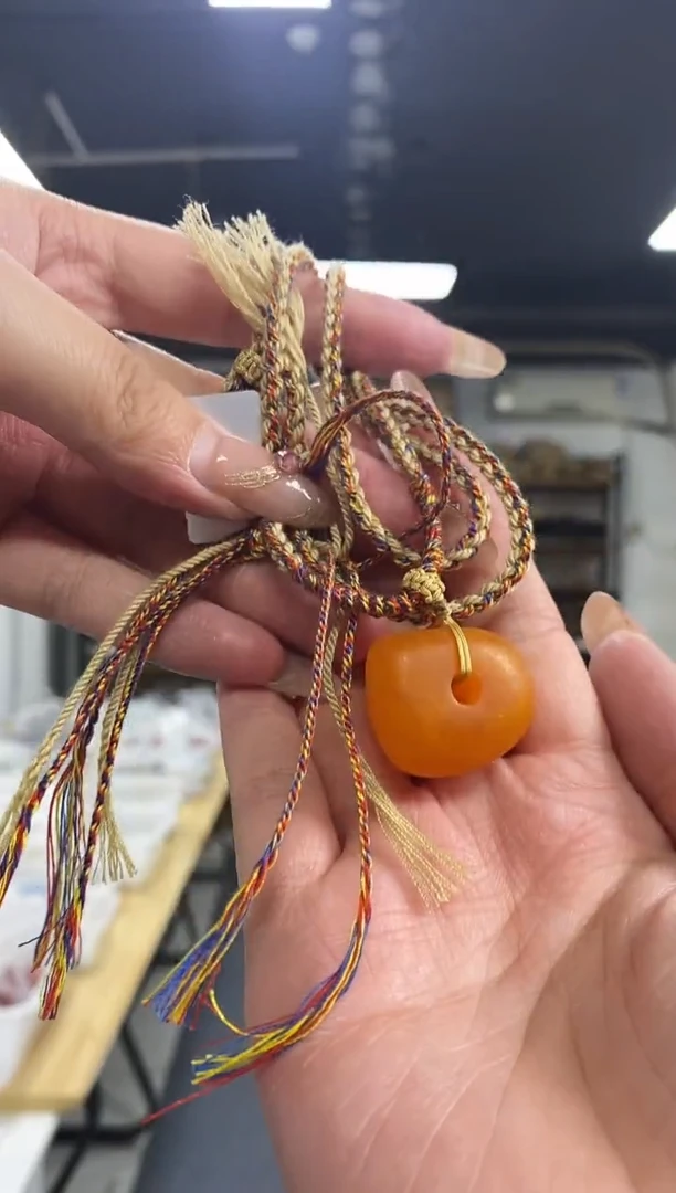 【闪购商品】蜜蜡裸石未镶嵌多样性发其一颜色微差