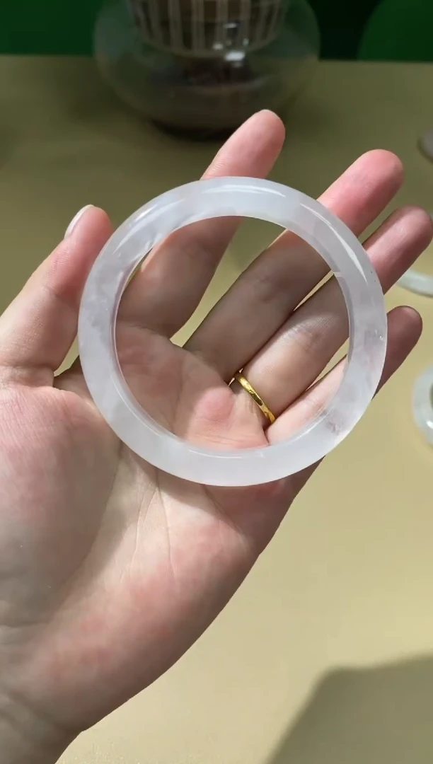 水晶手镯未镶嵌白