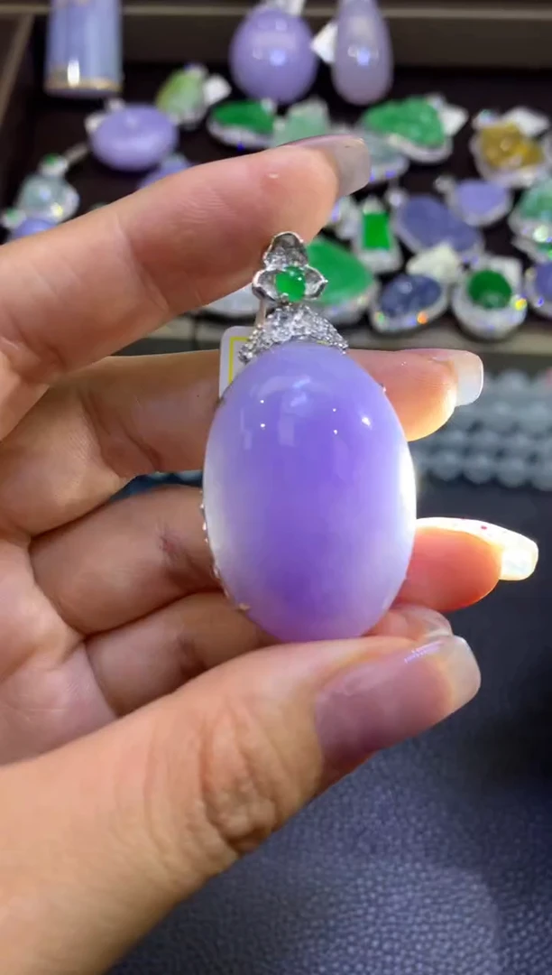 翡翠18K金镶嵌颈饰翡翠A货