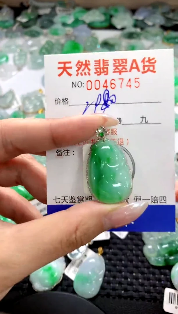 颈饰18K金镶嵌翡翠1