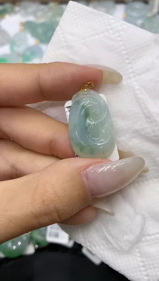 颈饰18K金镶嵌翡翠111111111111