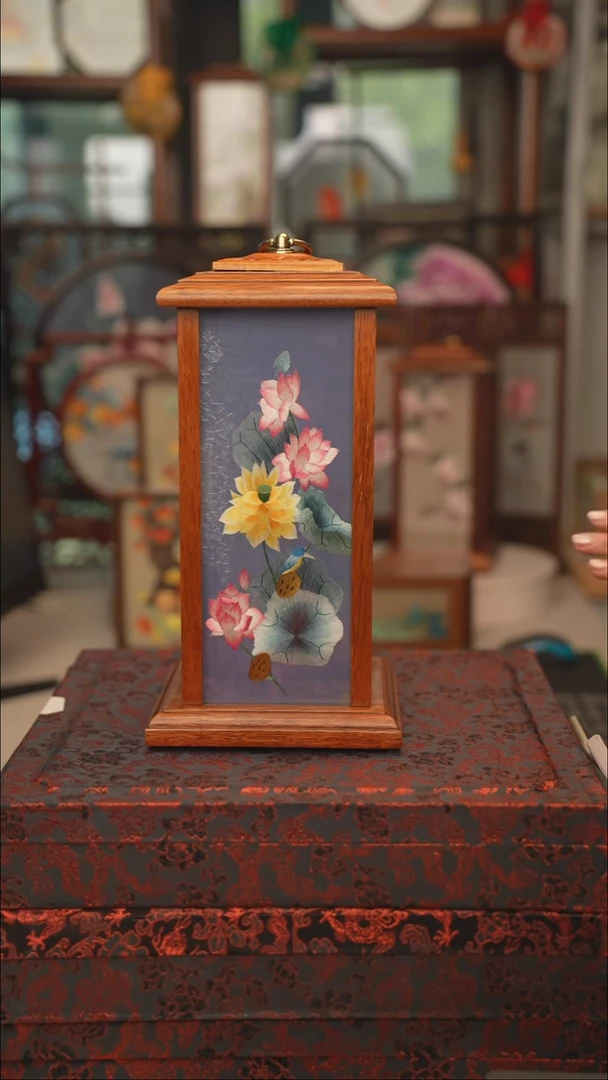 扇子黄花梨宫灯，落地高度30CM,宽度16CM 送线，送锦盒