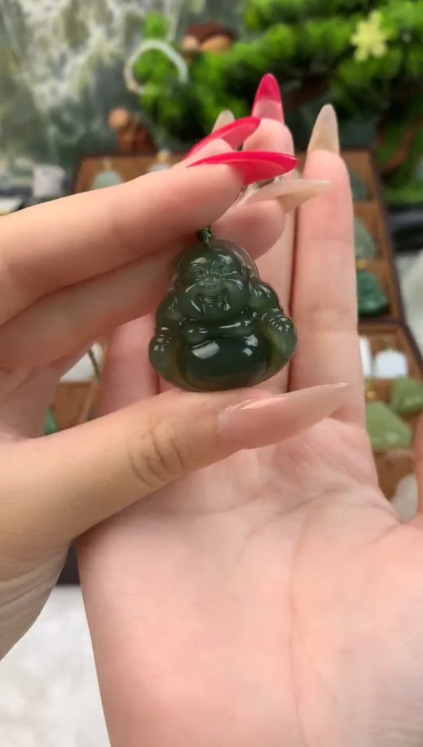 颈饰未镶嵌和田玉吊坠