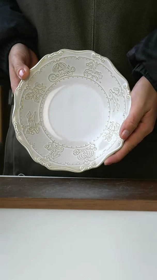 【闪购商品】陶瓷微瑕木马浮雕沙拉盘18cm@4-2@