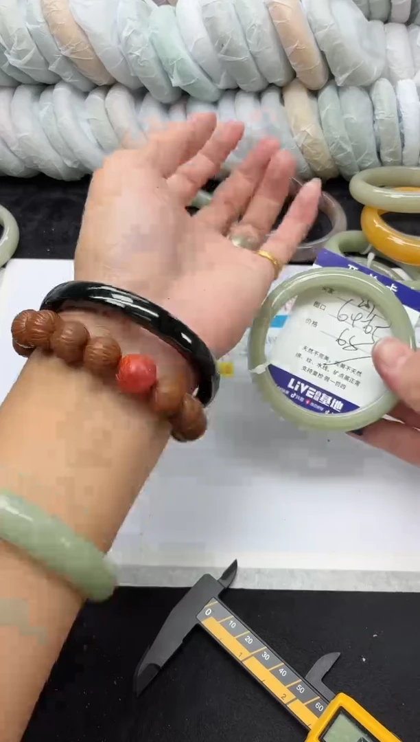 未镶嵌手镯石英质玉299