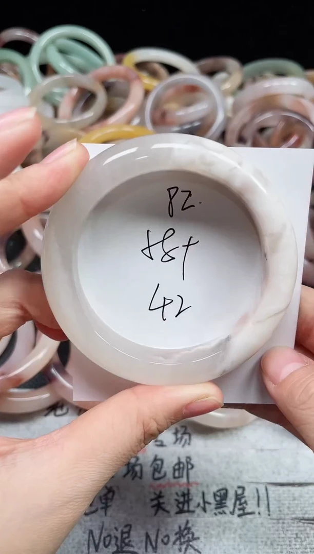 未镶嵌手镯石英质玉82