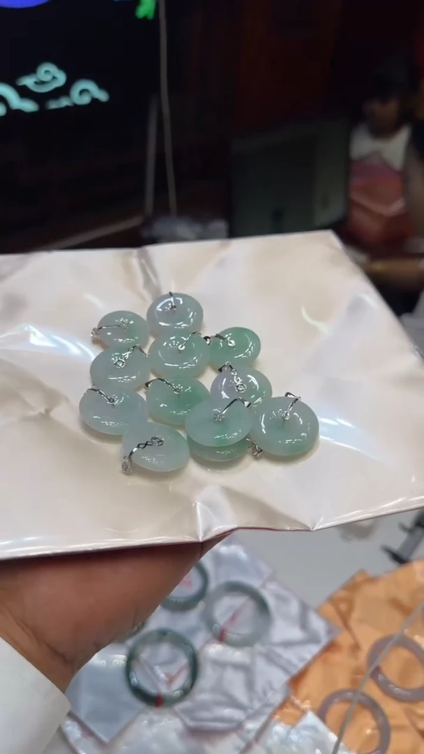 翡翠手镯未镶嵌平安扣挂件随机发一