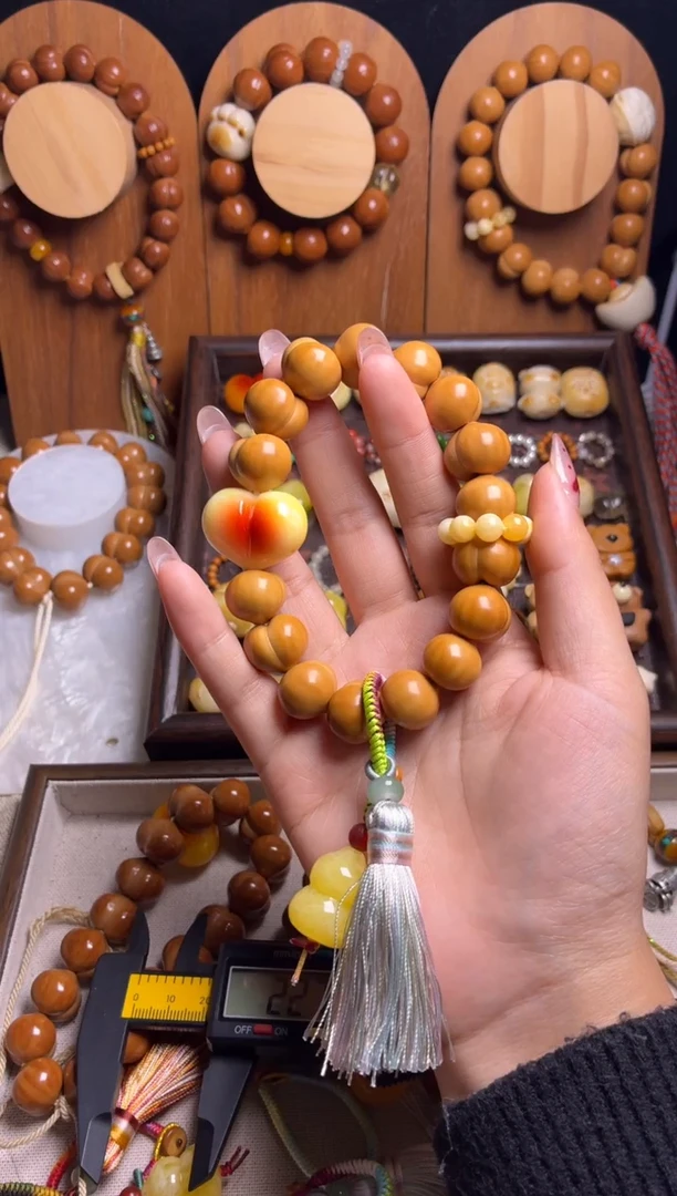 手串猴头核桃小**?差价