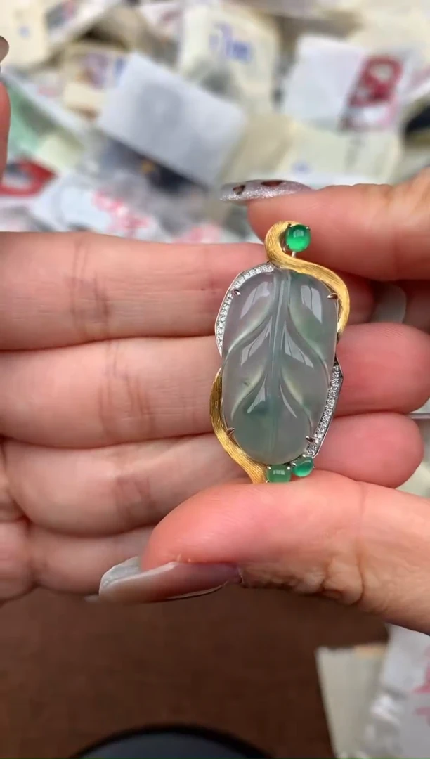 18K金镶嵌挂件翡翠—