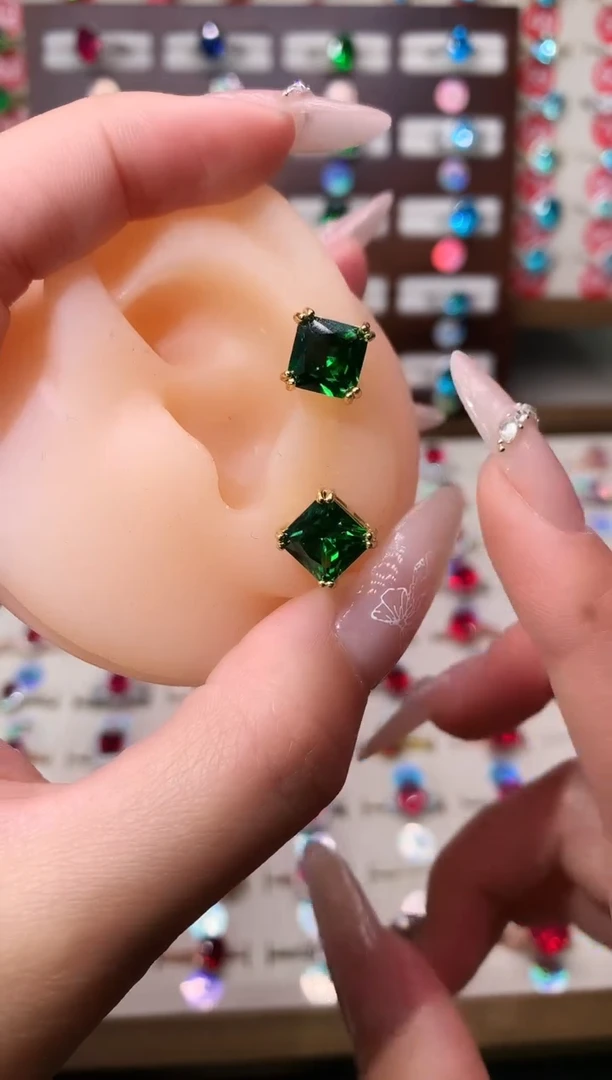 银S925镶嵌透辉石耳饰方8*8 金托