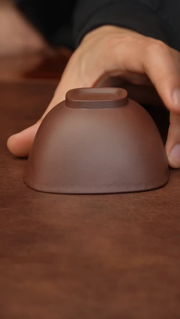 紫砂茶杯回纹四方杯