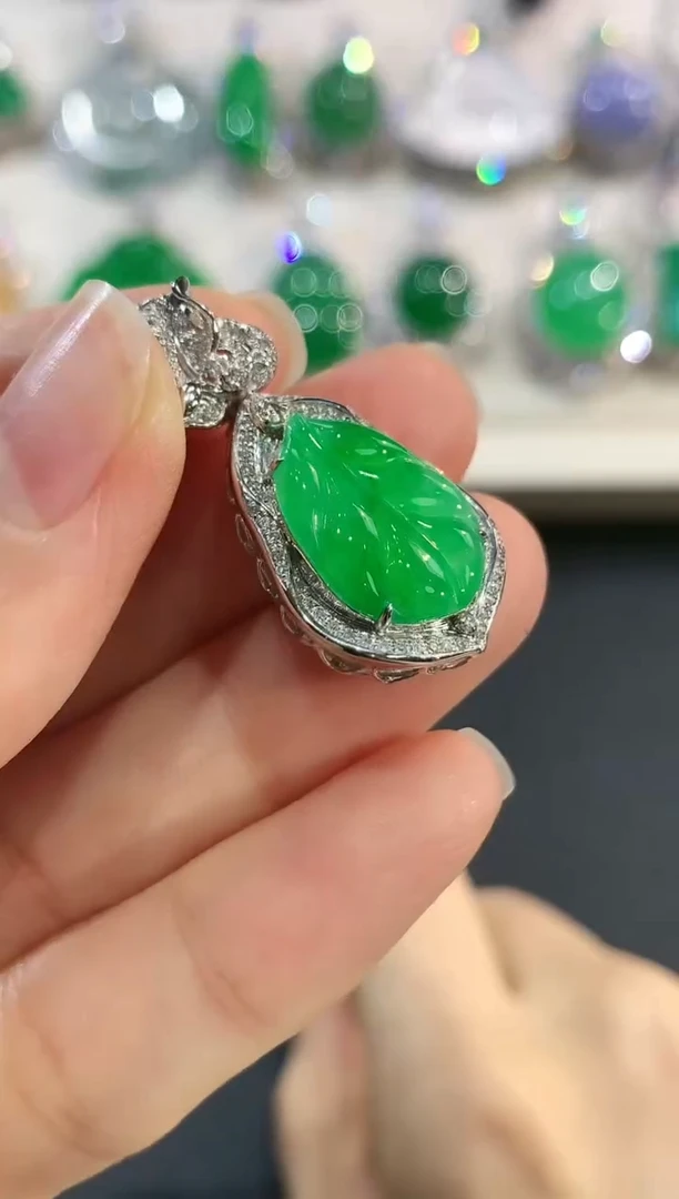 【闪购商品】翡翠吊坠(不含链)18K金镶嵌q72