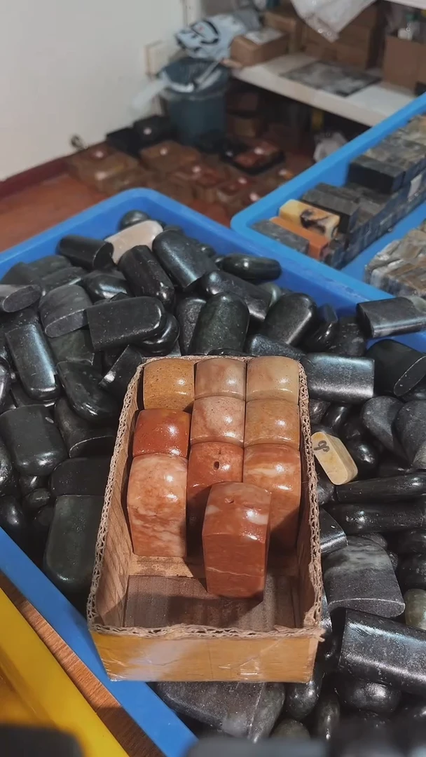 老挝石玉*晴瑕疵不规则章