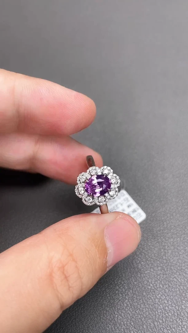 戒指彩色蓝宝石18K金镶嵌1.22ct/无烧薰衣草紫蓝宝/七天鉴赏