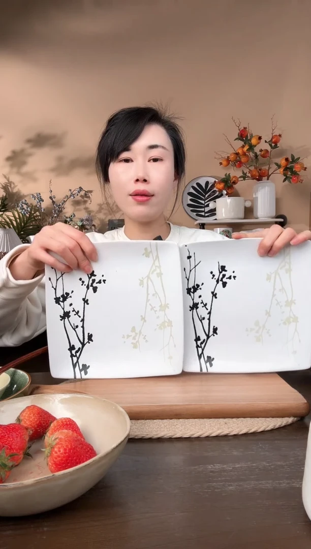【闪购商品】瓷片8.5英寸手绘方盘2只微瑕