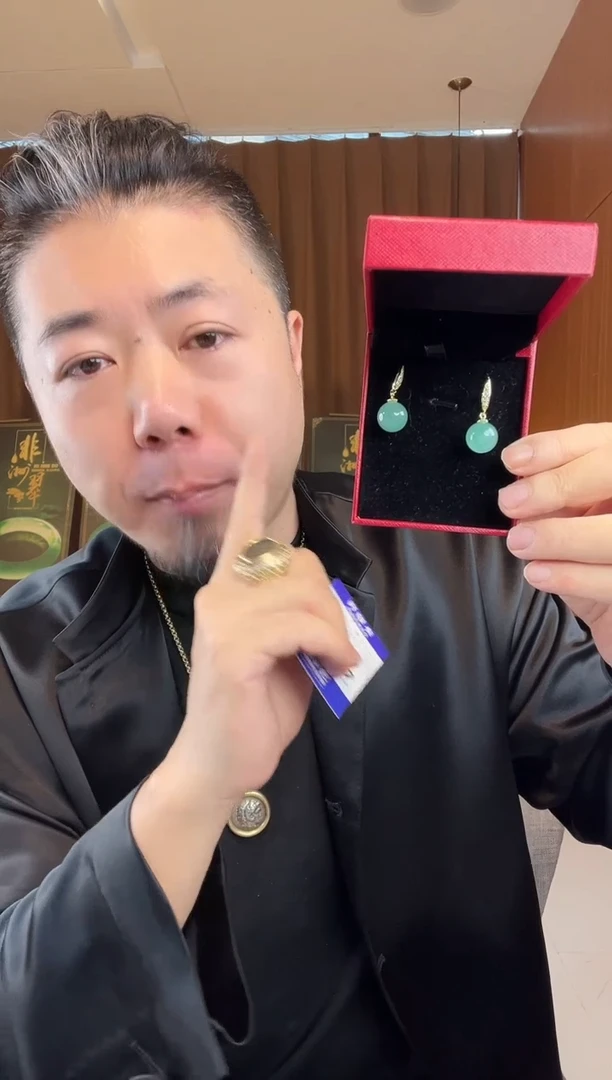 石英质玉（非洲翠）合金耳钉非洲翠