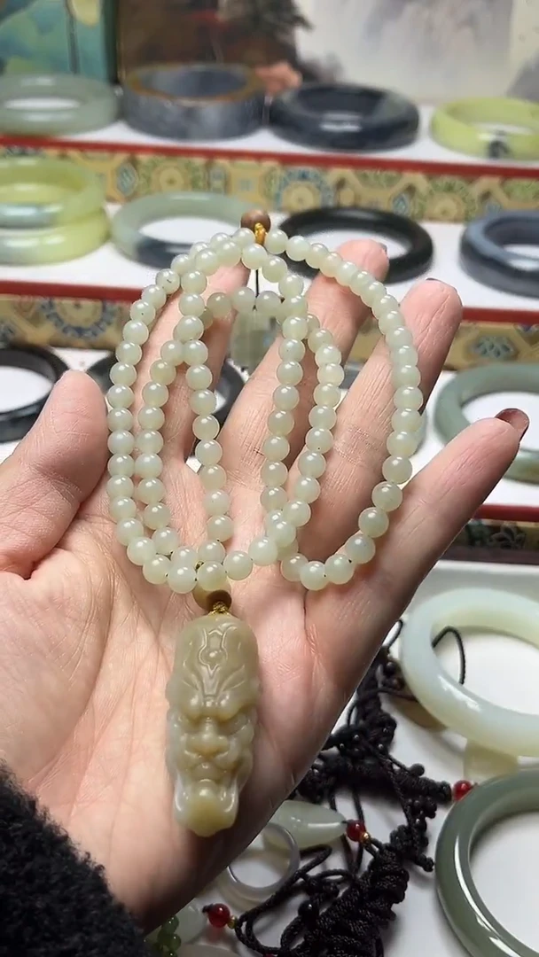 颈饰未镶嵌和田玉（糖玉）新疆且末达摩吊坠大漏