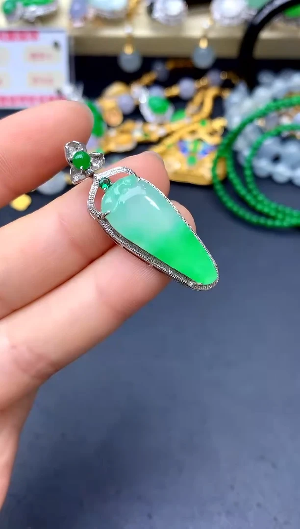 颈饰18K金镶嵌翡翠284 -中国好珍宝