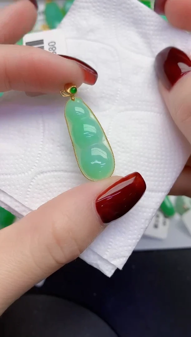 颈饰18K金镶嵌翡翠缅甸天然翡翠A货