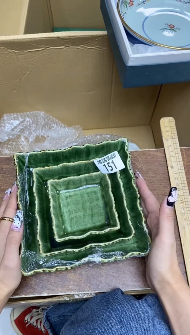 瓷片蒙**儿隆莲瓷器欢迎大家