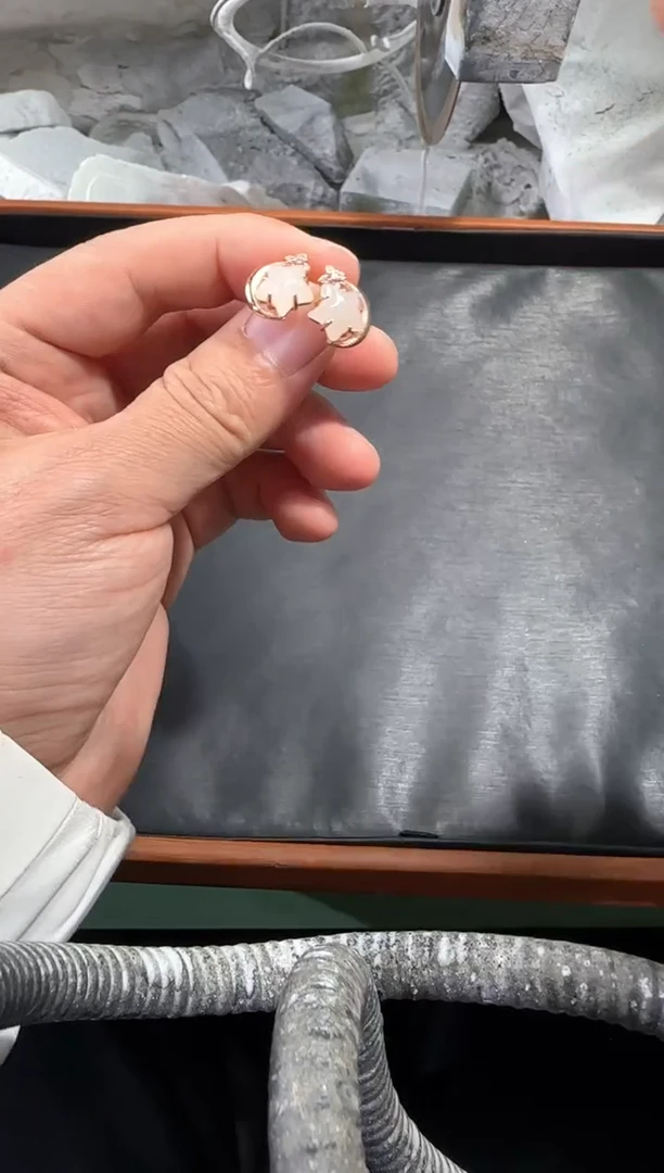 【闪购商品】和田玉（糖玉）颈饰银S925镶嵌耳钉