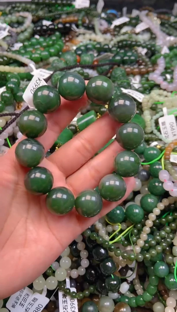 和田玉未镶嵌颈饰1